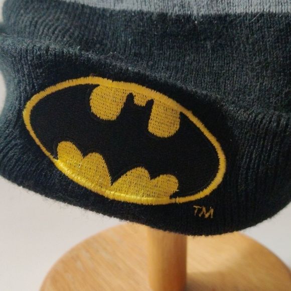 DC Comics Batman‎ Bat Symbol Logo Black Yellow Beanie Hat - Picture 2 of 8